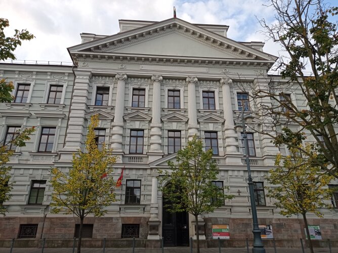 Gavęs prokuroro prašymą, Vilniaus apygardos teismas priverstas atidėti politinės korupcijos bylos nagrinėjimą