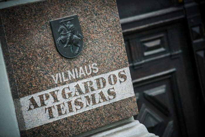 Teismas: ieškovas atsakomybės už savo nerūpestingumą ir nepasirūpinimą įsigytos transporto priemonės technine būkle negali perkelti atsakovui